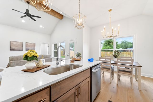 213 Central Park Court, Athens, TX 75751