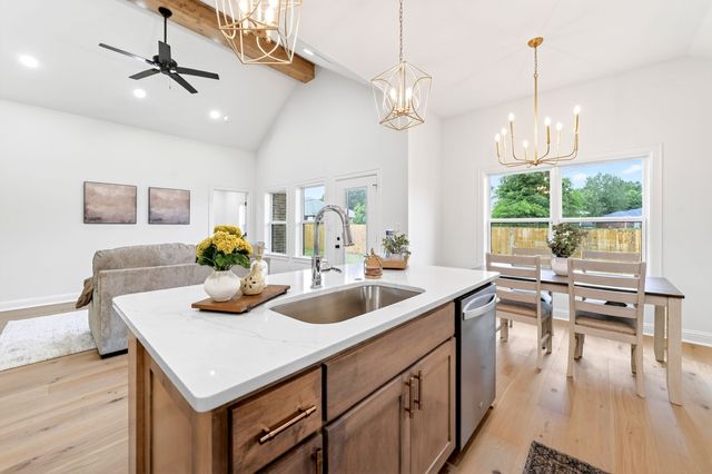 213 Central Park Court, Athens, TX 75751