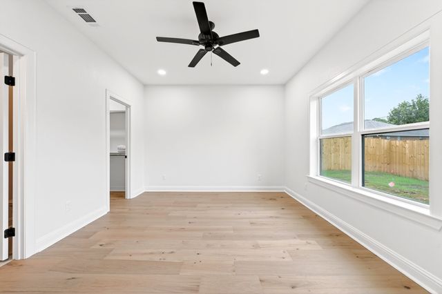 213 Central Park Court, Athens, TX 75751