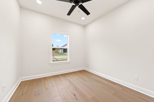 213 Central Park Court, Athens, TX 75751