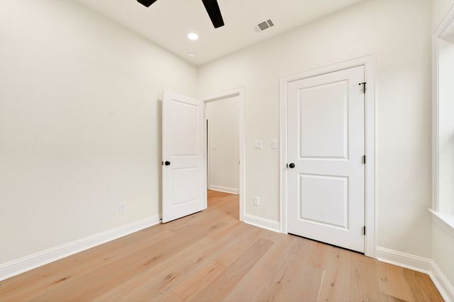 213 Central Park Court, Athens, TX 75751