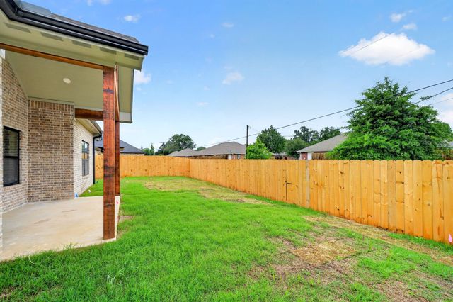 213 Central Park Court, Athens, TX 75751