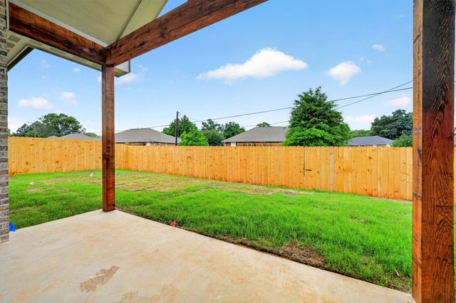 213 Central Park Court, Athens, TX 75751