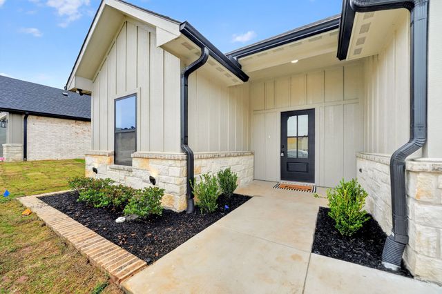 213 Central Park Court, Athens, TX 75751