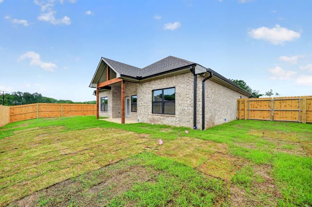 213 Central Park Court, Athens, TX 75751