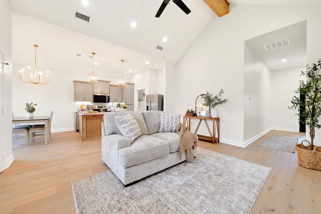 213 Central Park Court, Athens, TX 75751