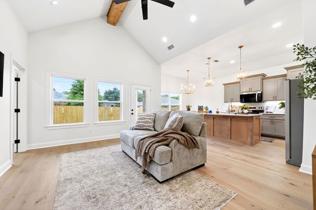 213 Central Park Court, Athens, TX 75751