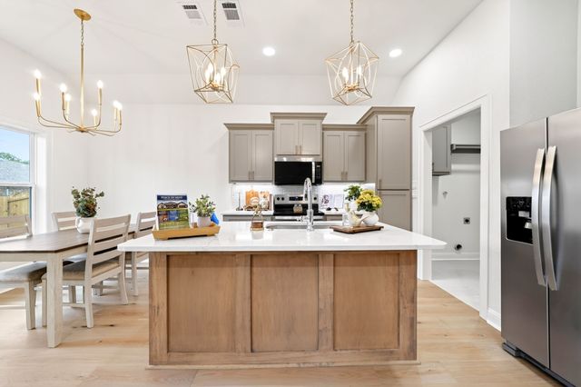 213 Central Park Court, Athens, TX 75751