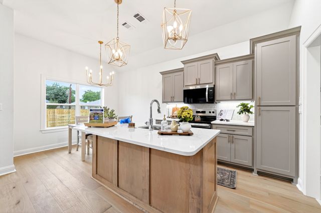 213 Central Park Court, Athens, TX 75751