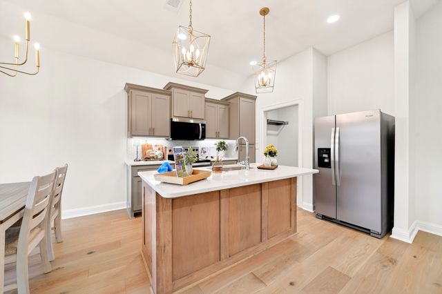 213 Central Park Court, Athens, TX 75751