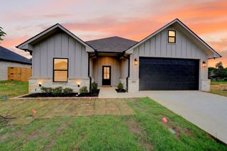 213 Central Park Court, Athens, TX 75751