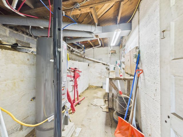 817 Kanawha State Forest Drive, Charleston, WV 25314
