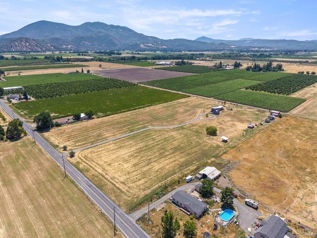 3155 Soda Bay Rd, Lakeport, CA 95453