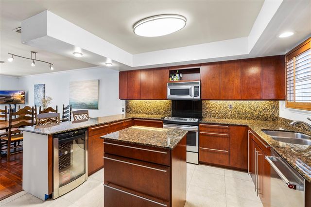 4833 W FLAMINGO RD, Tampa, FL 33611