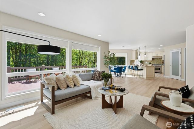 15461 SE 67th St, Bellevue, WA 98006