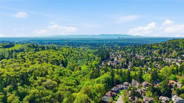 15461 SE 67th St, Bellevue, WA 98006