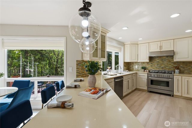 15461 SE 67th St, Bellevue, WA 98006