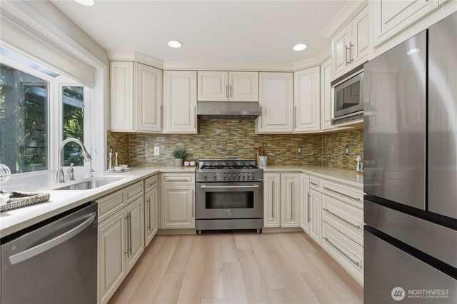 15461 SE 67th St, Bellevue, WA 98006
