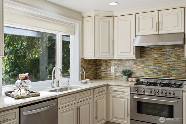 15461 SE 67th St, Bellevue, WA 98006
