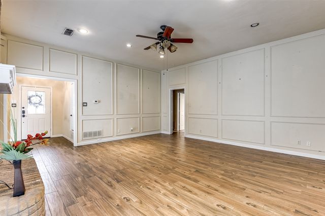 3702 Woodside Drive, Arlington, TX 76016