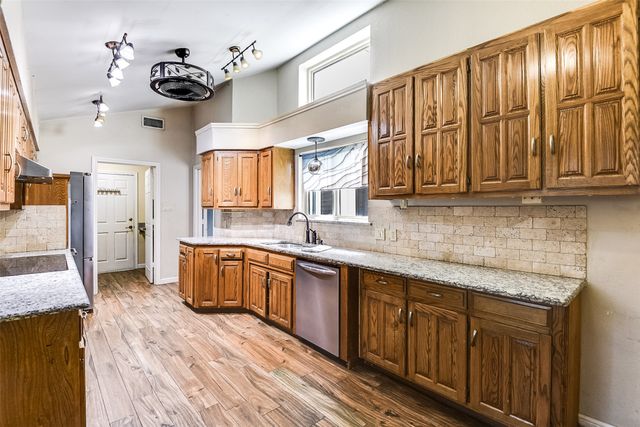 3702 Woodside Drive, Arlington, TX 76016