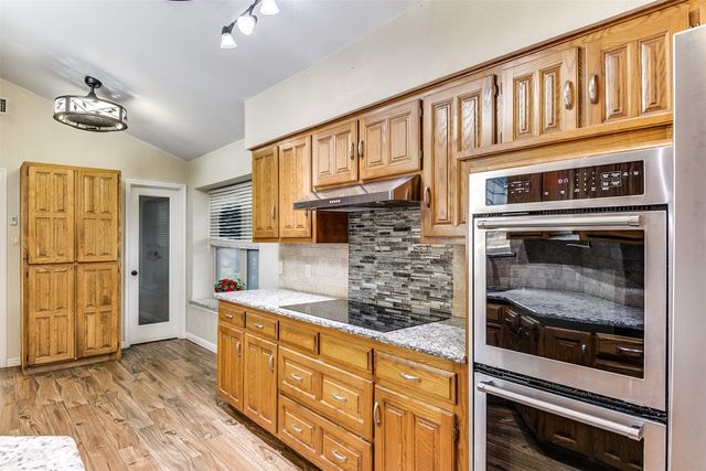 3702 Woodside Drive, Arlington, TX 76016