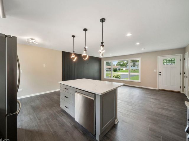 2N579 Diane Avenue, Glen Ellyn, IL 60137