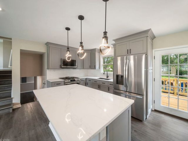 2N579 Diane Avenue, Glen Ellyn, IL 60137