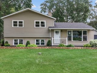 2N579 Diane Avenue, Glen Ellyn, IL 60137