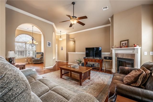 6 Chaucer Drive, Bella Vista, AR 72714