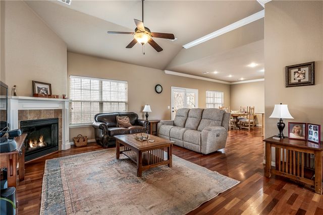 6 Chaucer Drive, Bella Vista, AR 72714