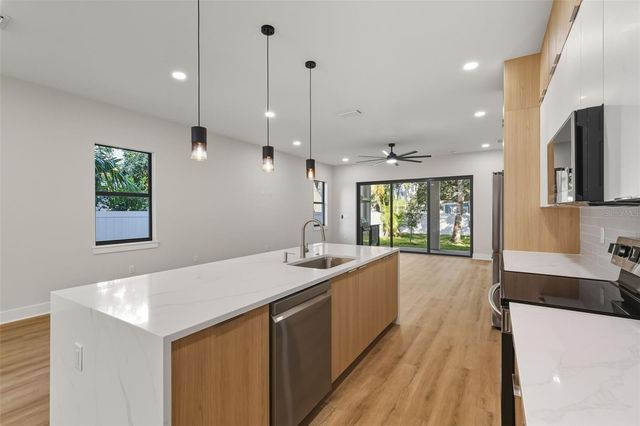 3211 W BALLAST POINT BOULEVARD, Tampa, FL 33611