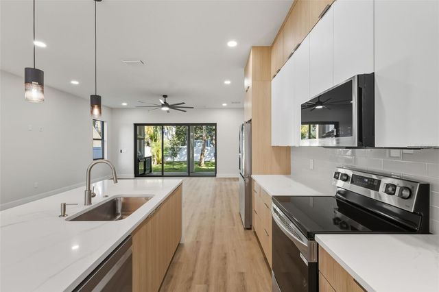 3211 W BALLAST POINT BOULEVARD, Tampa, FL 33611