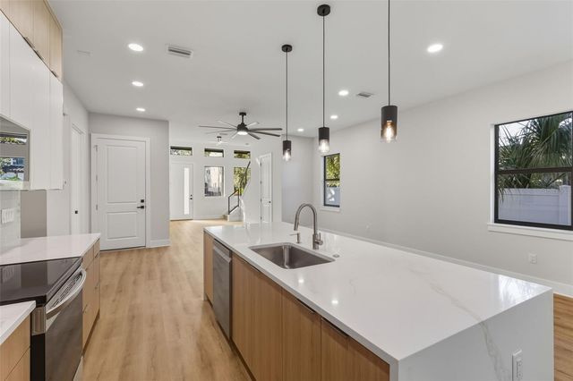 3211 W BALLAST POINT BOULEVARD, Tampa, FL 33611