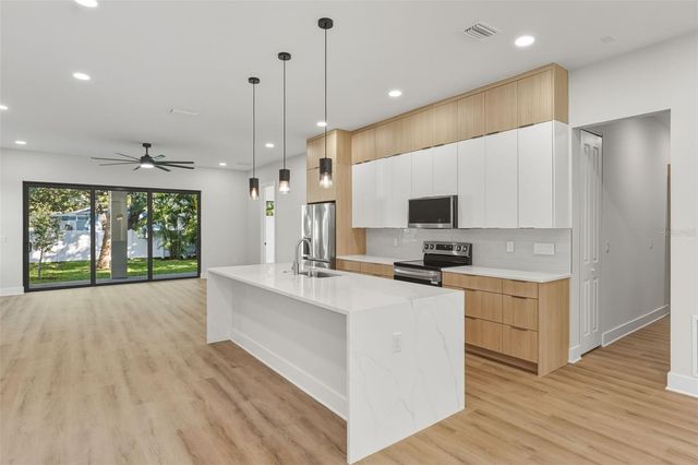 3211 W BALLAST POINT BOULEVARD, Tampa, FL 33611