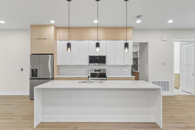 3211 W BALLAST POINT BOULEVARD, Tampa, FL 33611