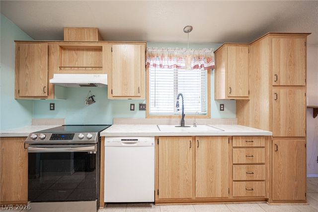 3200 Maple Road, Pahrump, NV 89048