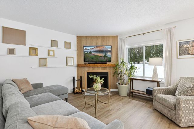 2244 Tower Court, Woodbury, MN 55125