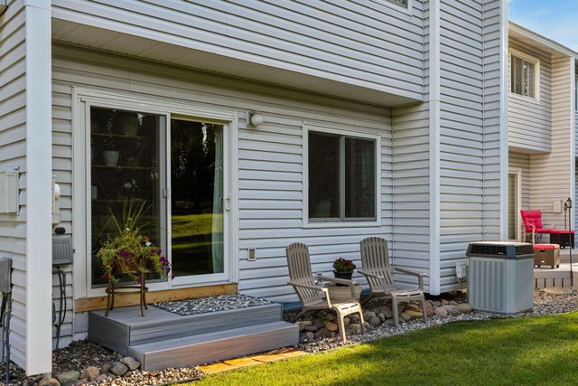 2244 Tower Court, Woodbury, MN 55125