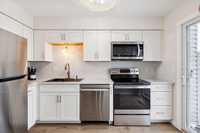 2244 Tower Court, Woodbury, MN 55125