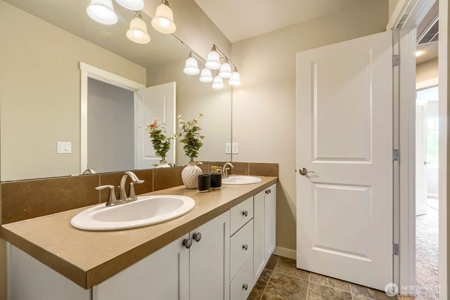 34211 SE Nye Street, Snoqualmie, WA 98065