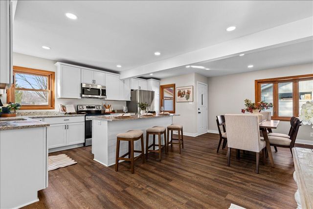 603 Meadowbrook DRIVE, West Bend, WI 53090