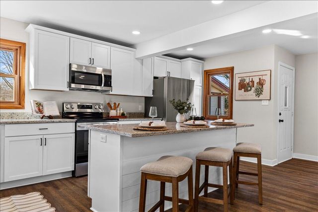 603 Meadowbrook DRIVE, West Bend, WI 53090