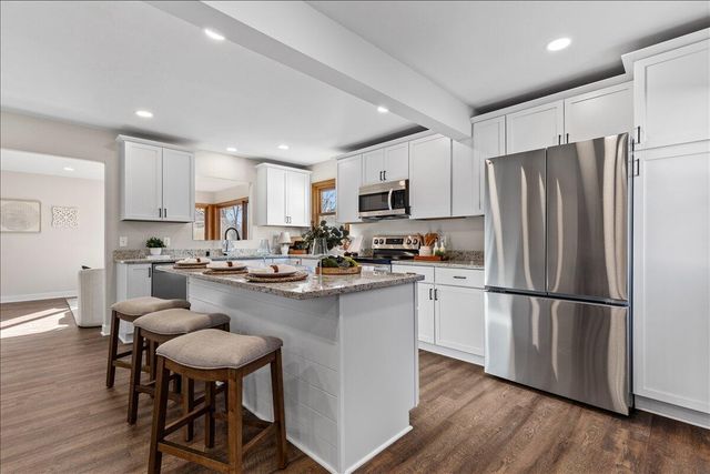 603 Meadowbrook DRIVE, West Bend, WI 53090