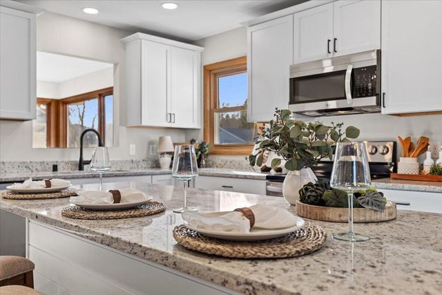 603 Meadowbrook DRIVE, West Bend, WI 53090
