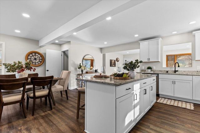 603 Meadowbrook DRIVE, West Bend, WI 53090