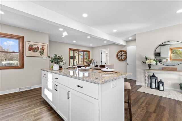 603 Meadowbrook DRIVE, West Bend, WI 53090
