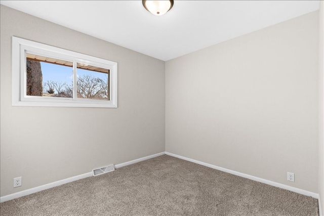 603 Meadowbrook DRIVE, West Bend, WI 53090