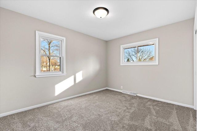 603 Meadowbrook DRIVE, West Bend, WI 53090
