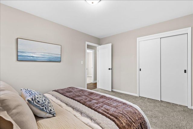 603 Meadowbrook DRIVE, West Bend, WI 53090